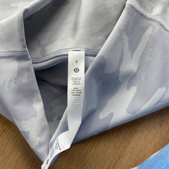 Lululemon Pale grey/ Camo Leggings. 6 - Picture 5 of 5